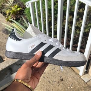 •Adidas•  Samba Classic